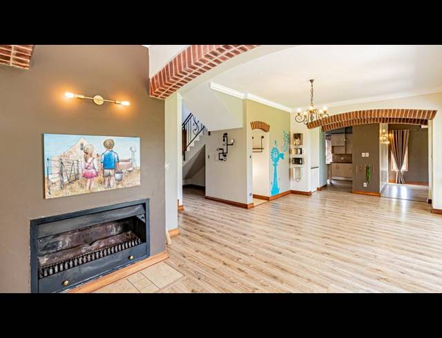 5 BEDROOM HOUSE FOR SALE IN IRENE GLEN